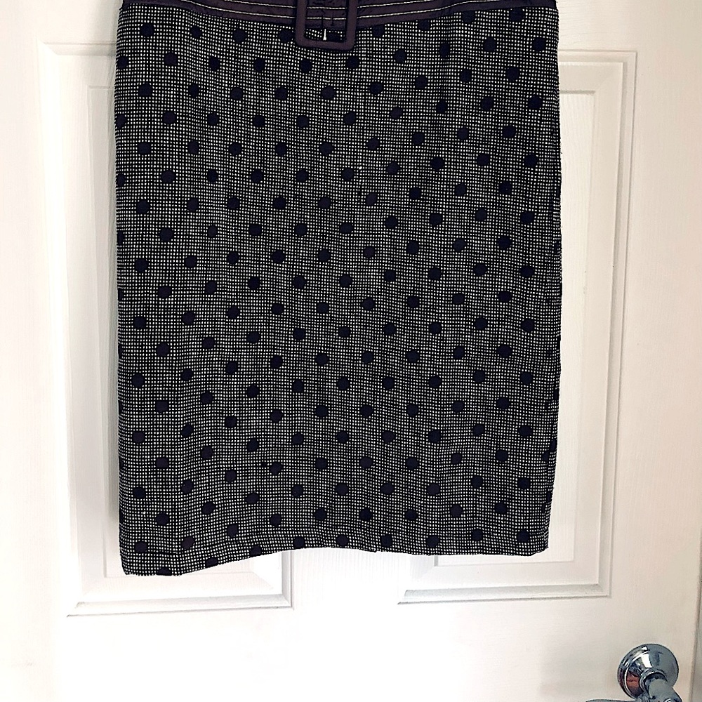Beautiful dark brown and light brown skirt. Size small. It is knee length.